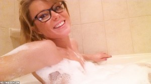 nerdy slut takes a bubble bath and does some selfies