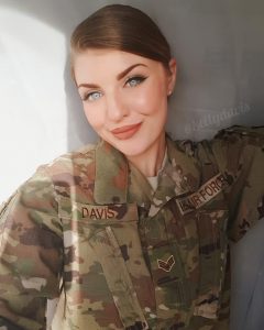 Jessica a  probably 18 years old  horny COSPLAY NUDE Ex Vagina from Richmond is a hot miltary chick sending greetings on veterans day